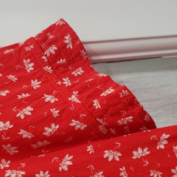 Red Floral Eoldie Top - Picture 6 of 8